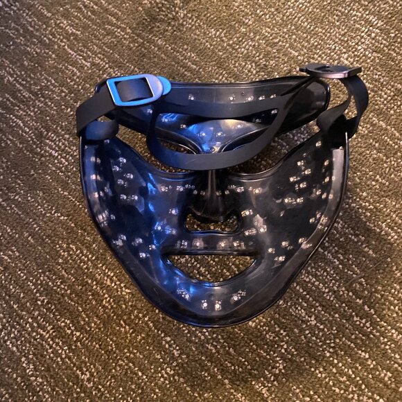 Dr. Dennis Gross LED Mask - Picture 4 of 4